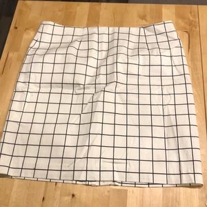 Window pane skirt